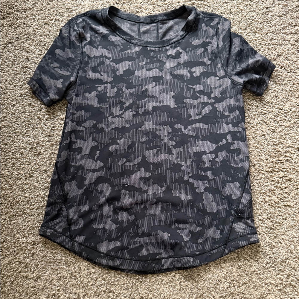 Lululemon Camouflage Short Sleeve Shirt Size 4